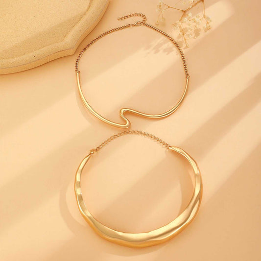 Fashionable all-match light luxury gold geometric necklace for women with electroplated alloy material on beige background