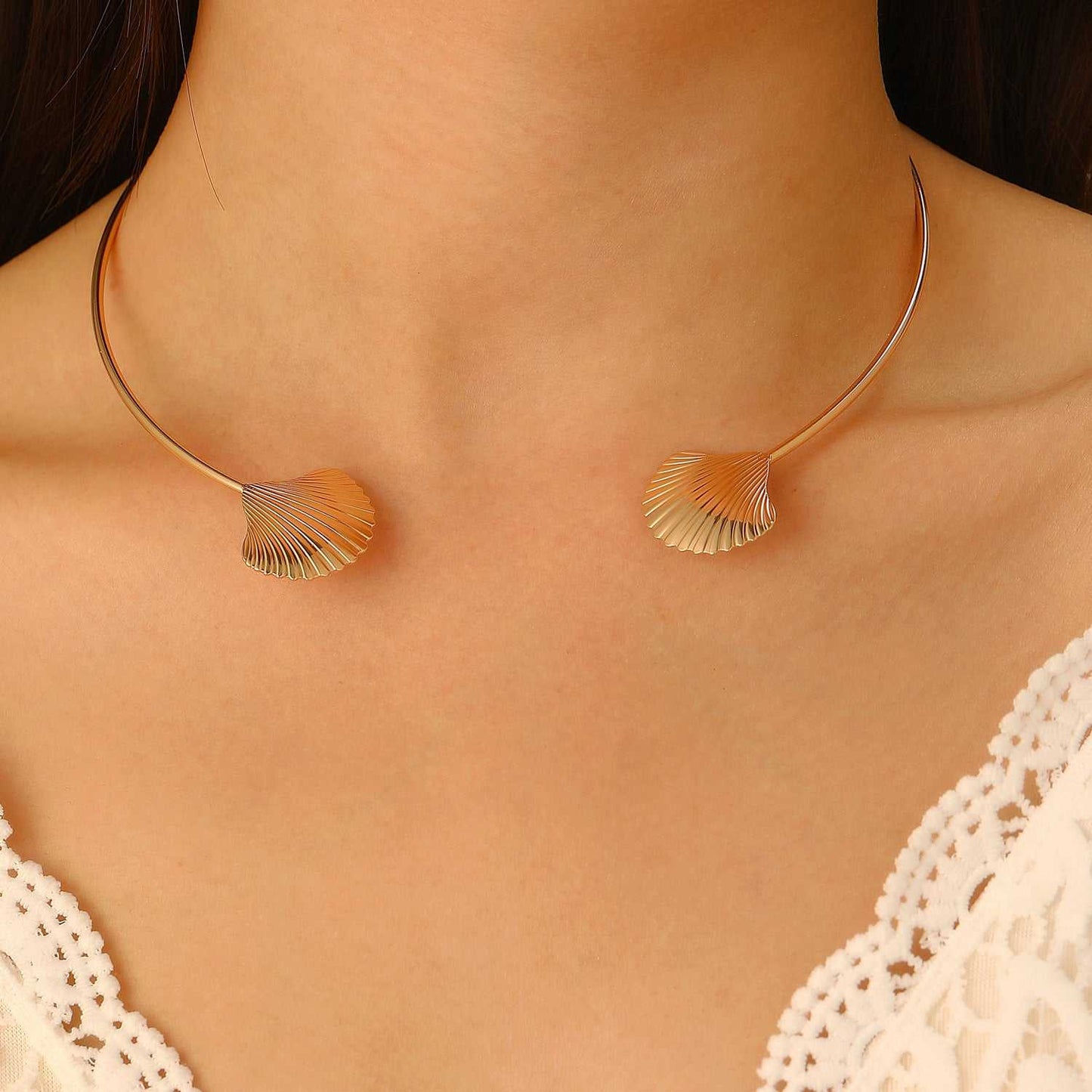 Fashionable all-match light luxury gold alloy necklace with shell design for women