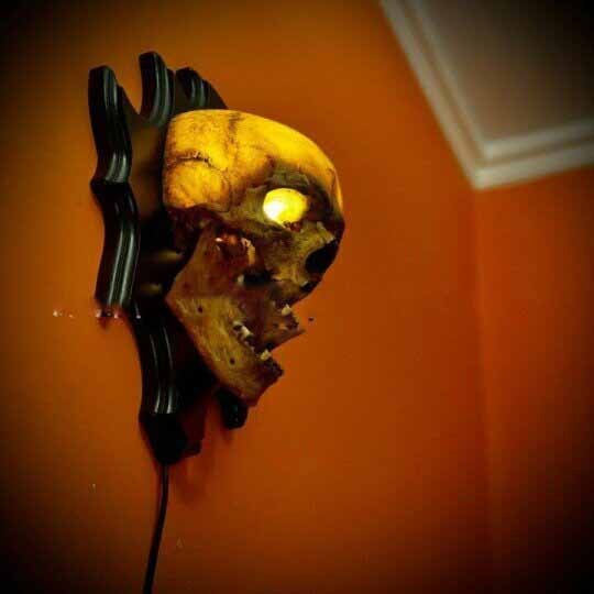 Skeleton Wall Lamp – Spooky Halloween Decor