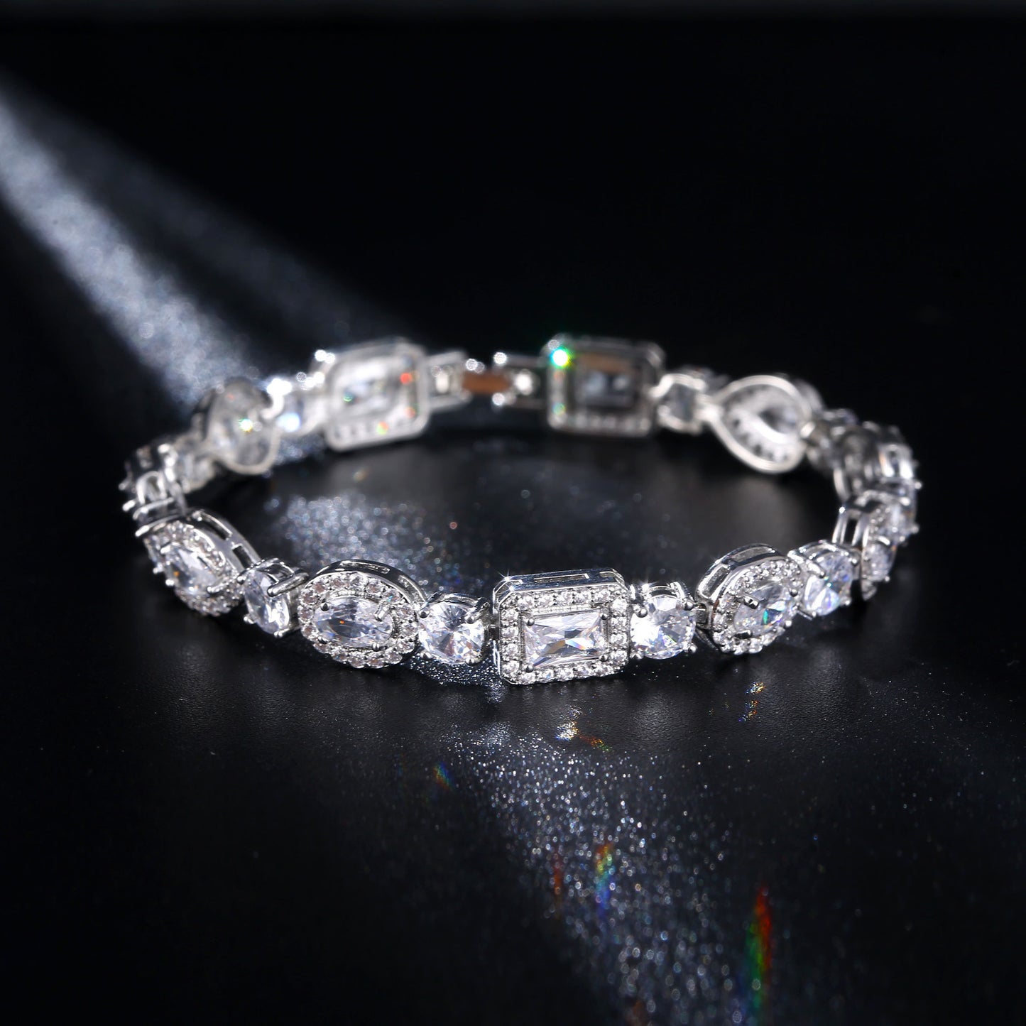 Women's Simple Fashion Hollowed-out Rhinestone Zircon Bracelet