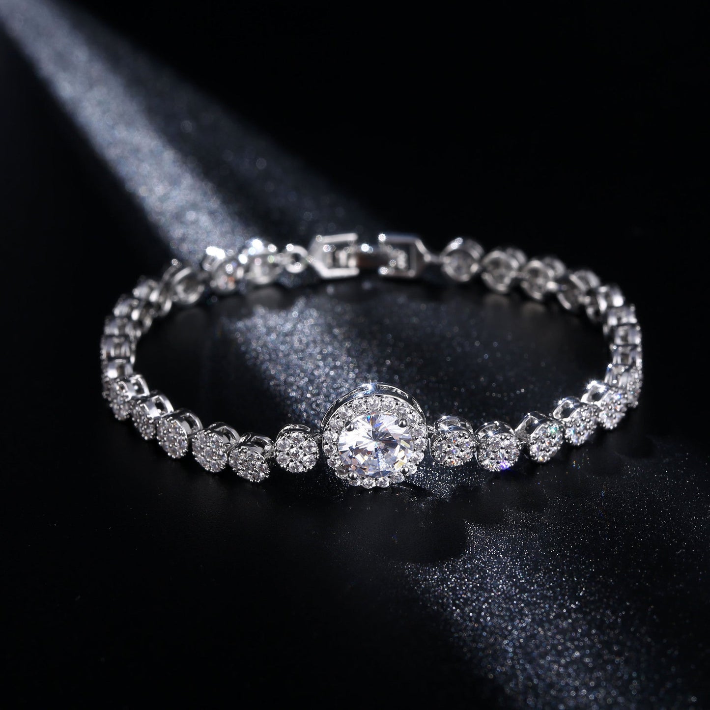 Women's simple fashion hollowed-out rhinestone zircon heart-shaped bracelet on black background