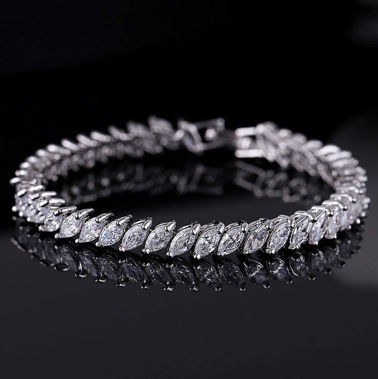 Women's Simple Fashion Hollowed-out Rhinestone Zircon Bracelet