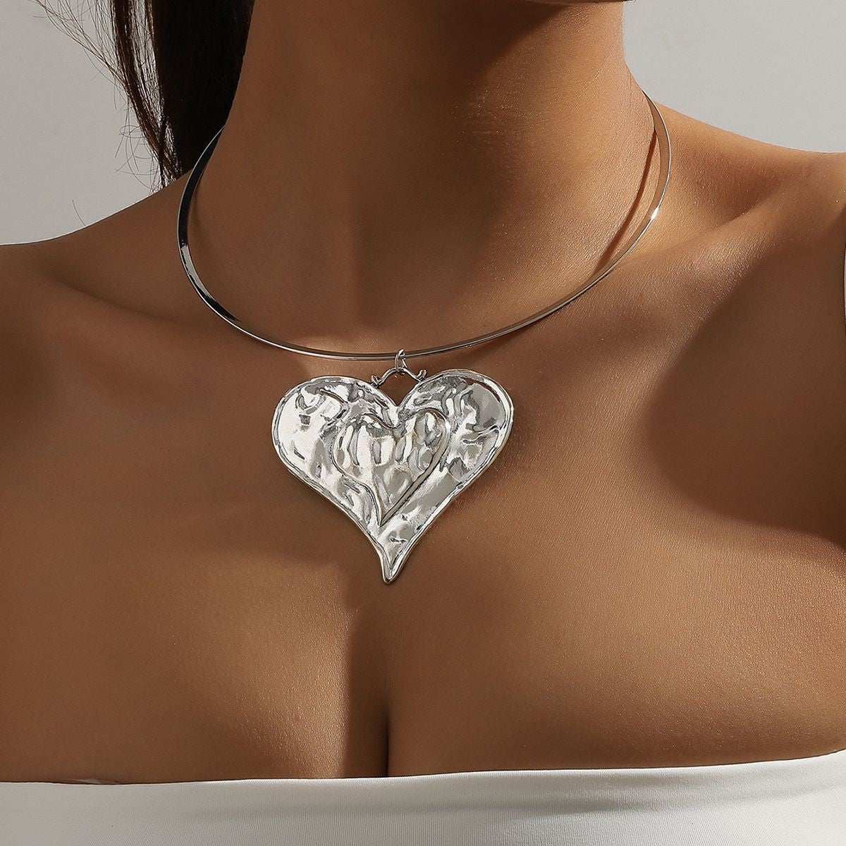 European and American style golden geometric open collar necklace with heart pendant on clavicle chain