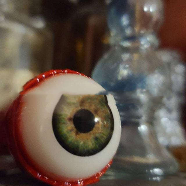 Halloween Latex Eye Prop – Scary Tearing Effect