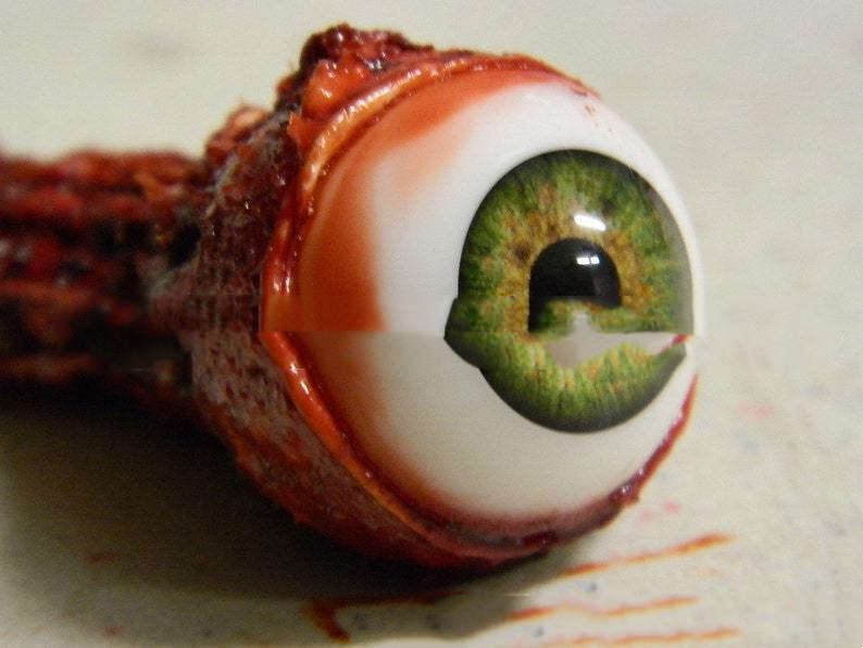 Halloween Latex Eye Prop – Scary Tearing Effect