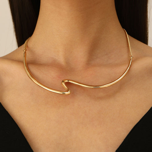 Elegant fashion all-match light luxury gold necklace with unique geometric design for women
