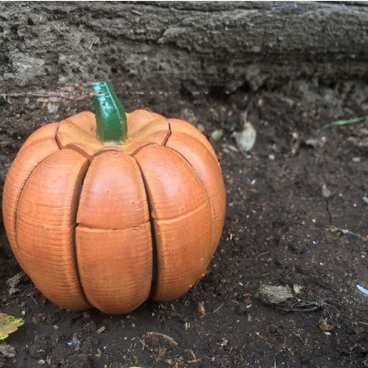 Orange Halloween pumpkin spider toy made of PLA on soil background, 8x7.5cm size